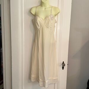 Vintage Corhan Noumair off white/cream nylon full slip with‎ floral embroidery